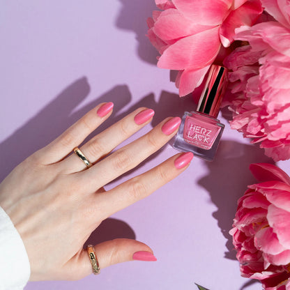 Nagellack HERZLACK in der Farbe BauernröschenPfingstrose in rosa pink mit Schimmer