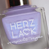 Video Nagellack von HERZLACK in der Farbe Hyazinthenherz in einem blau-lila Farbton mit feinem Glitzer